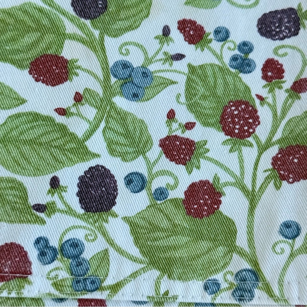Now Designs Floral Apron with Berry Print Cute Kitchen Berry - Picture 9 of 13